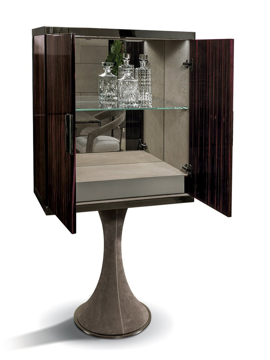 Oscar Cabinet