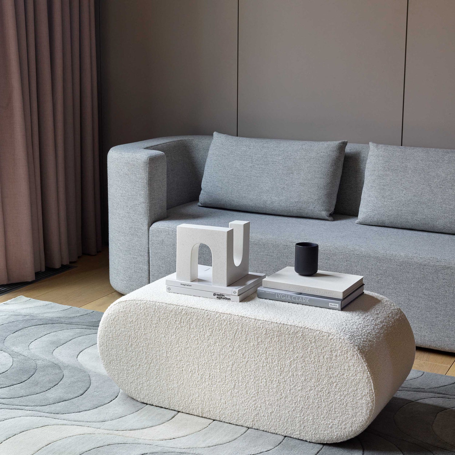 VP168 Sofa