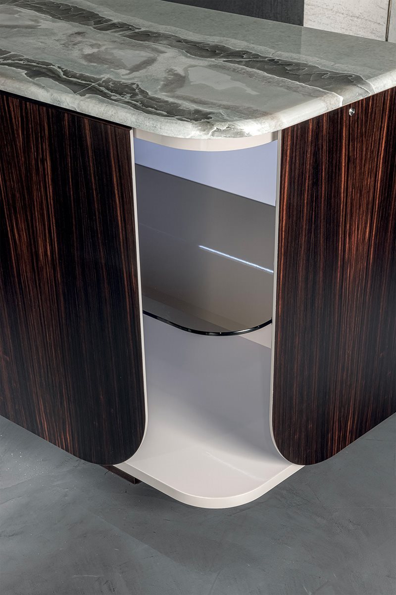 Hold Cabinet