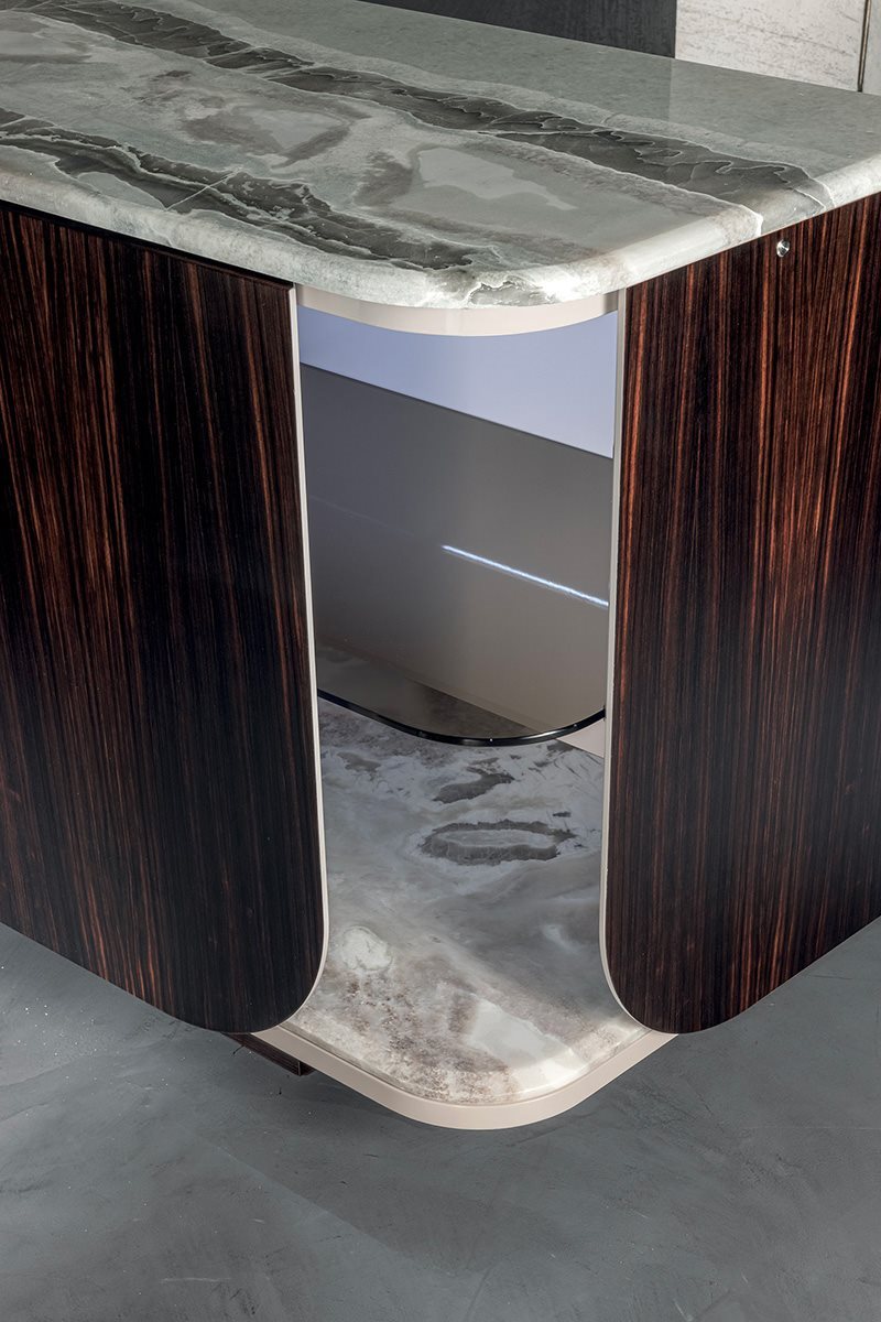 Hold Cabinet