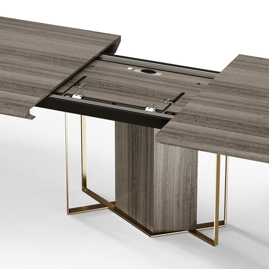 Rohe Dining Table