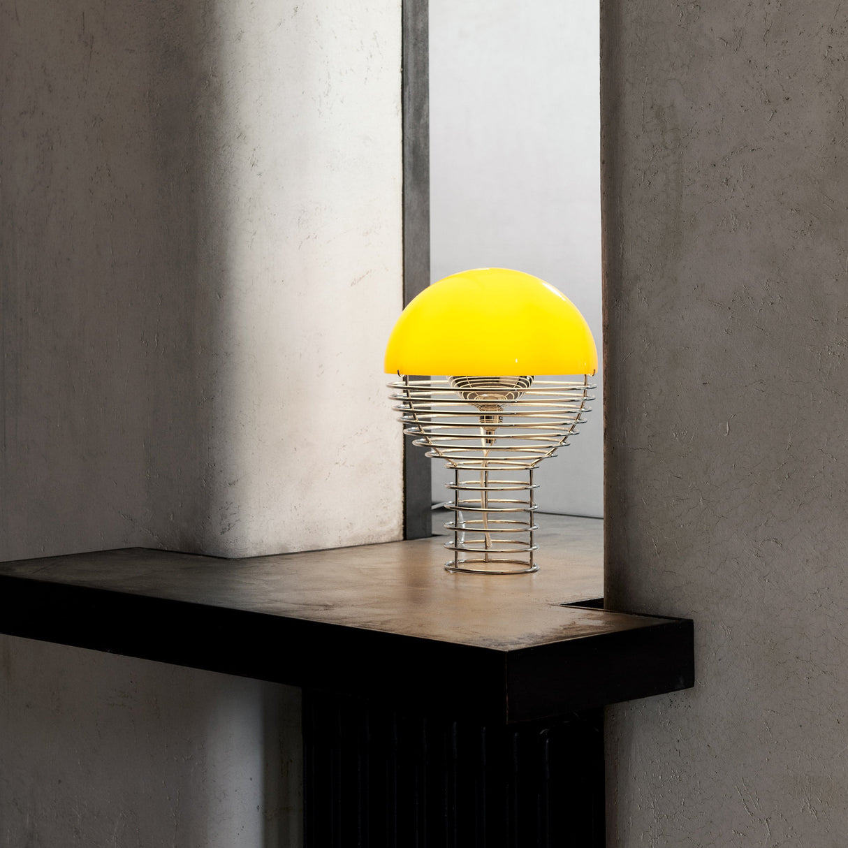 Wire Table Lamp 30 w. yellow shade