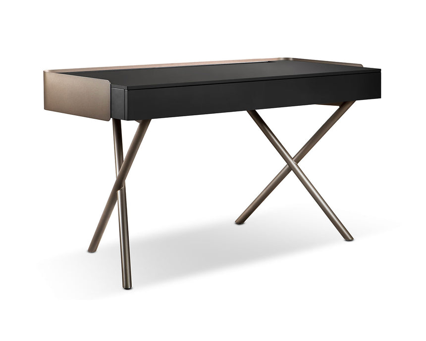 Luis Desk