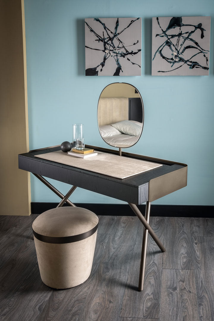Luis Desk