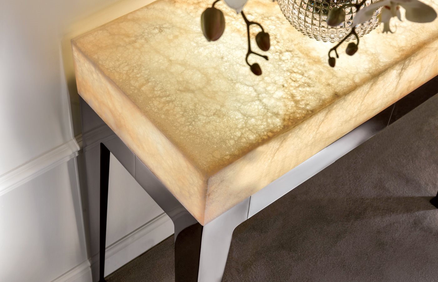 Gorky Onyx Console