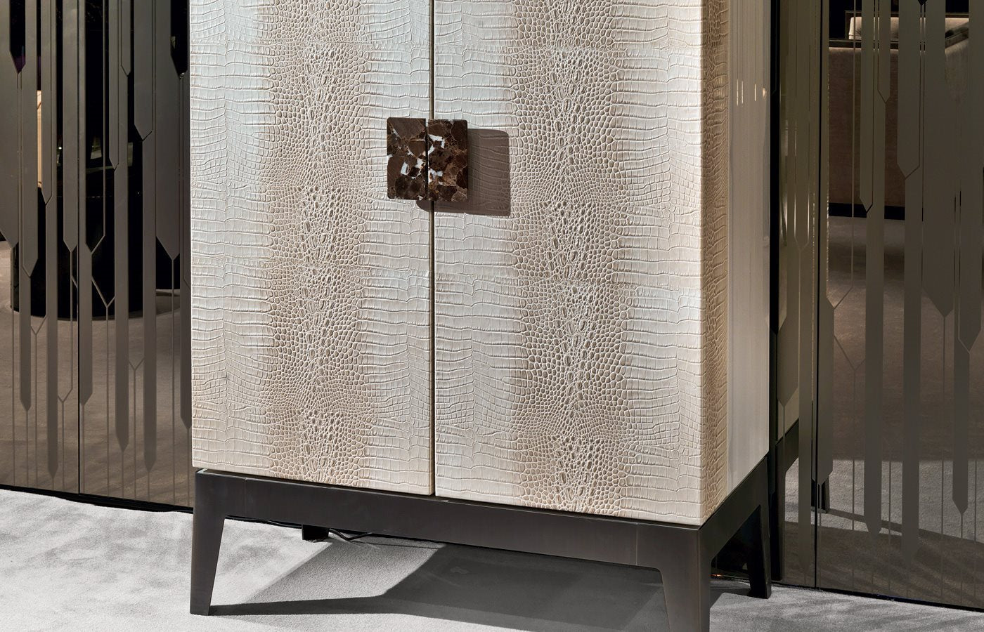 Grandeur Cabinet