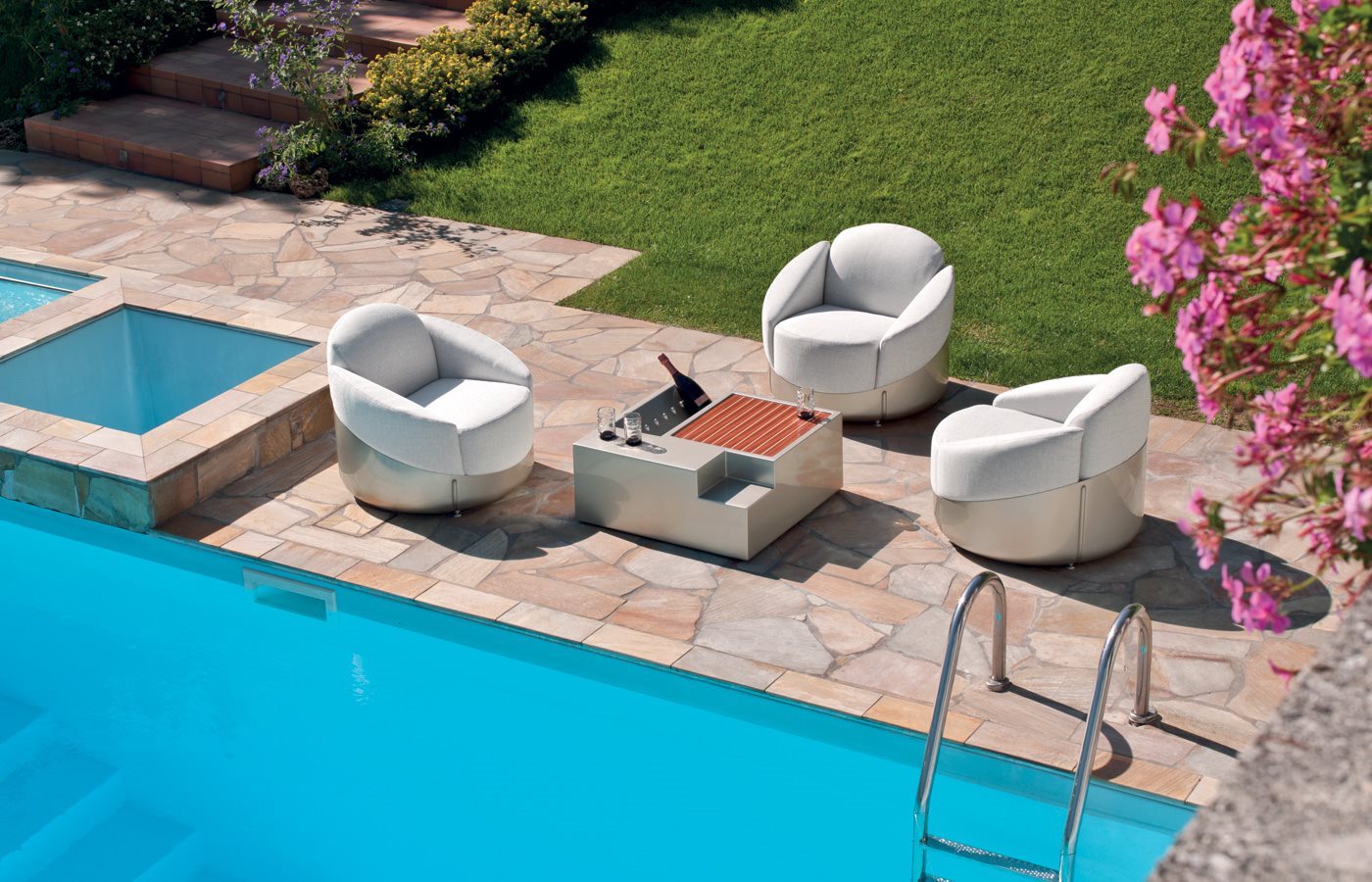 Astrea Outdoor Chair