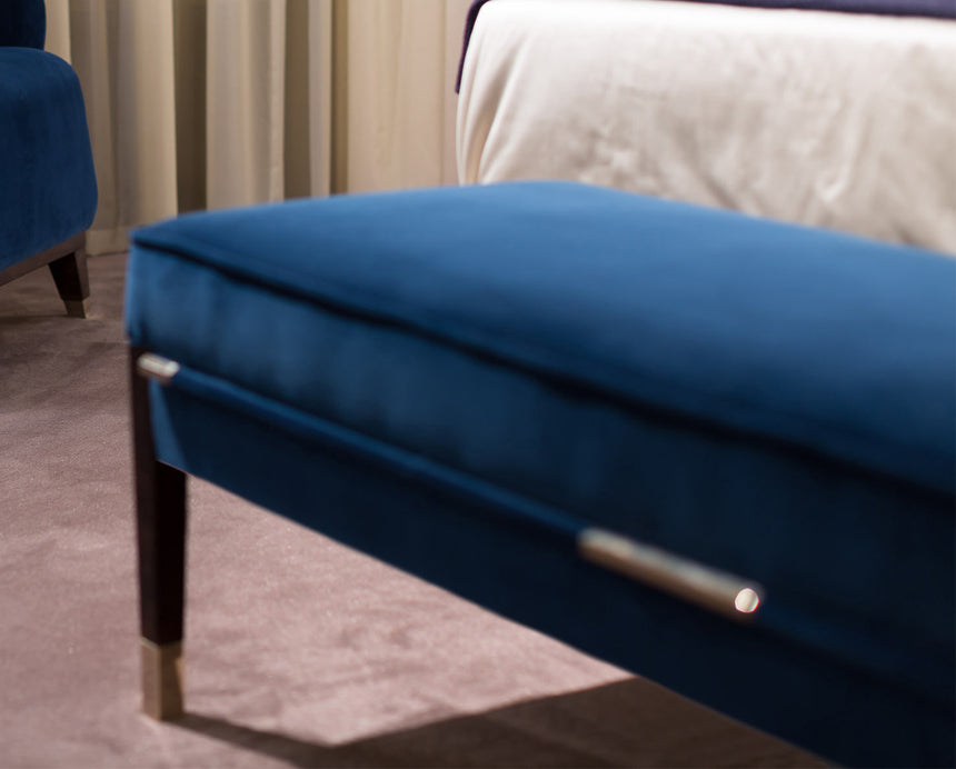 Noir Bench