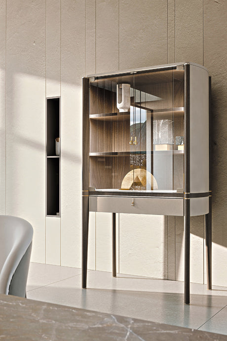Pinnacle Vitrine